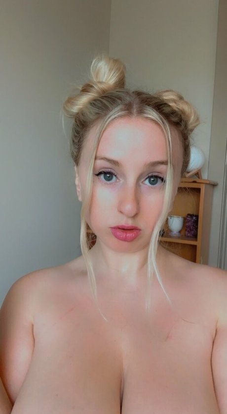 Yillian art actress pictures