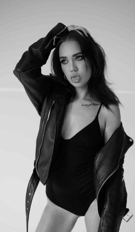 Madeleyn Kurg high quality model gallery