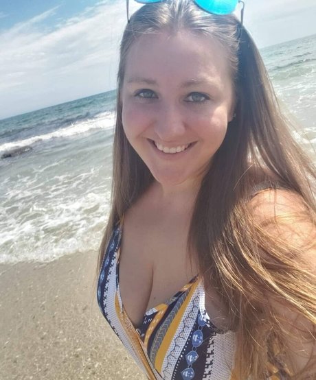 Caityy Cakesss sexy actress photos