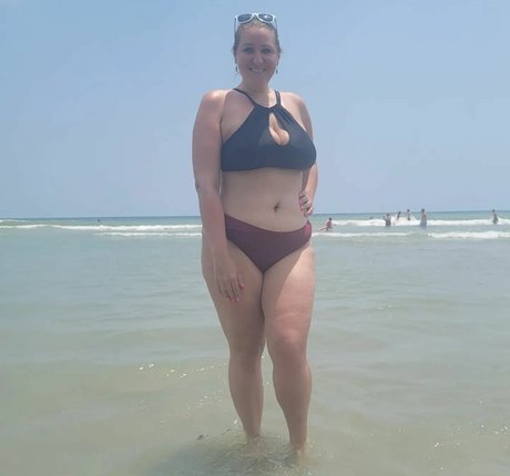 Caityy Cakesss pretty pornstar photos