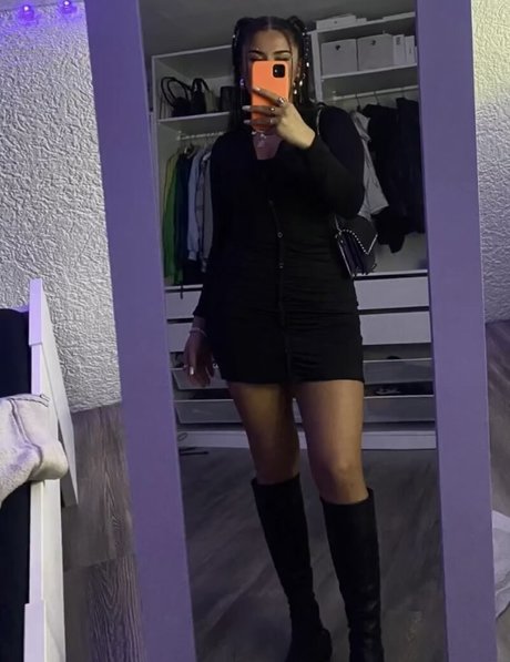 dumps model beautiful image