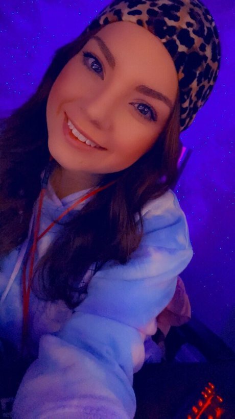 Gingy Gingerliness star nude archive