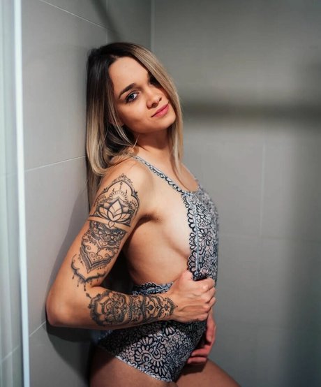 Nikola Sarsova star naked pic