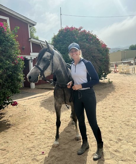 Beth Behrs sex pornstar galleries