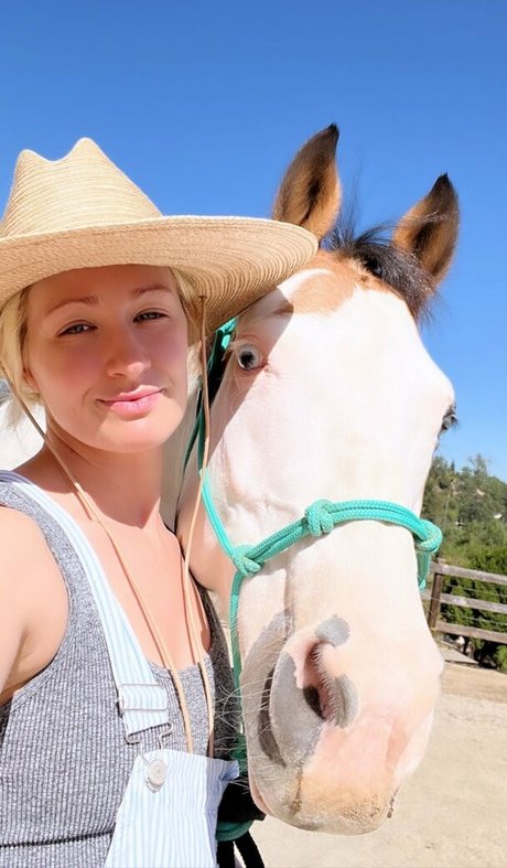 Beth Behrs pornographic actress pictures