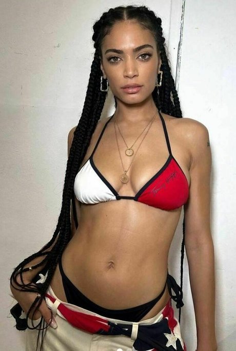 Elodie Di Patrizi model pretty pic