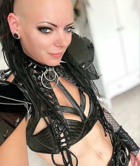 Lady Denight naked pornstar galleries