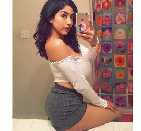 Alexandra Nicole star archive