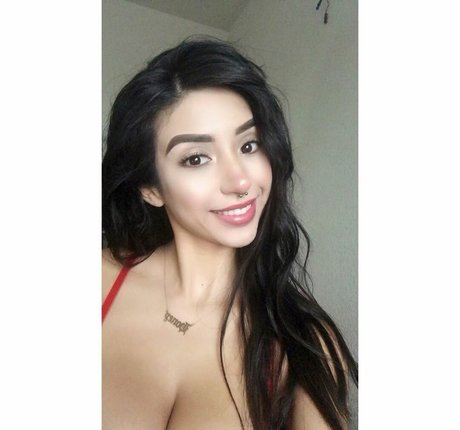 Alexandra Nicole Profile pic