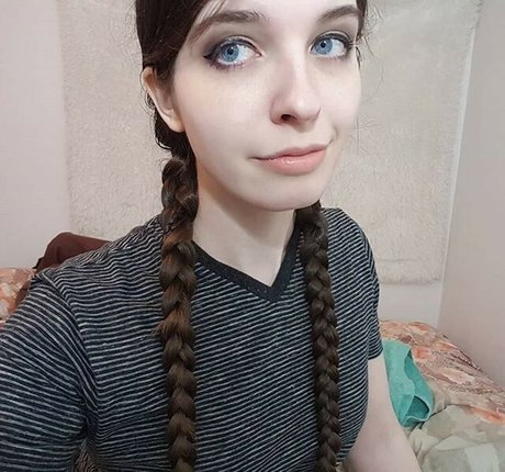 warmfreshpaint erotic model images