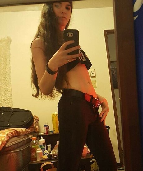 warmfreshpaint hot actress pic