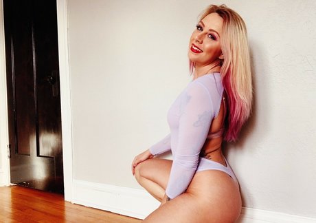 AEW Laynie Luck art model archive