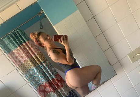 AEW Laynie Luck model art galleries