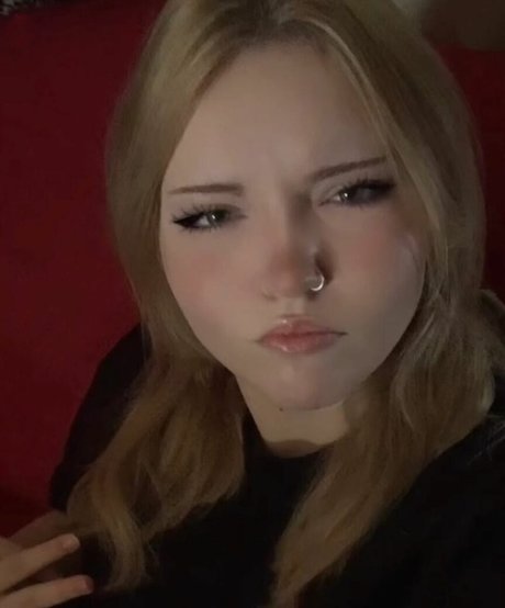 yours___truly___sav1 pretty pornstar picture