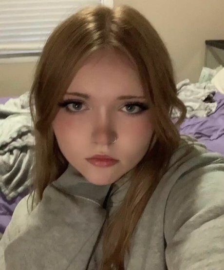 yours___truly___sav1 pornstar photo