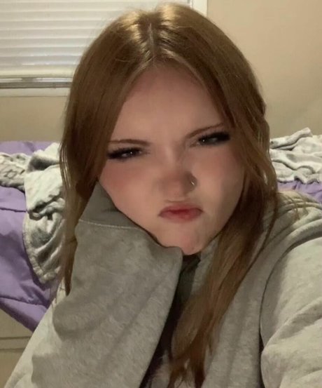 yours___truly___sav1 high quality model photo