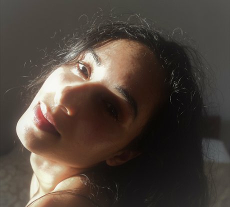 Mirabella Estella star erotic picture