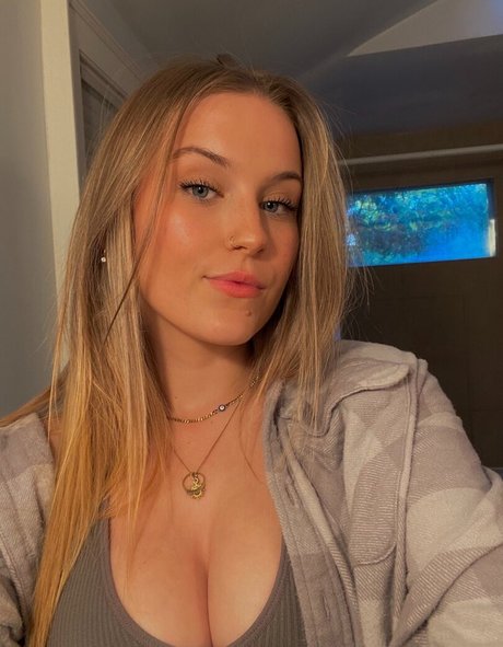 curvy milf onlyfans top photos