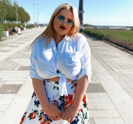 Julia Chegodar naked pornstar pics