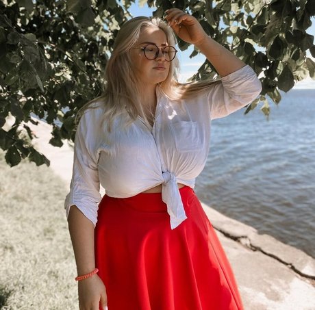 Julia Chegodar pretty pornstar photos