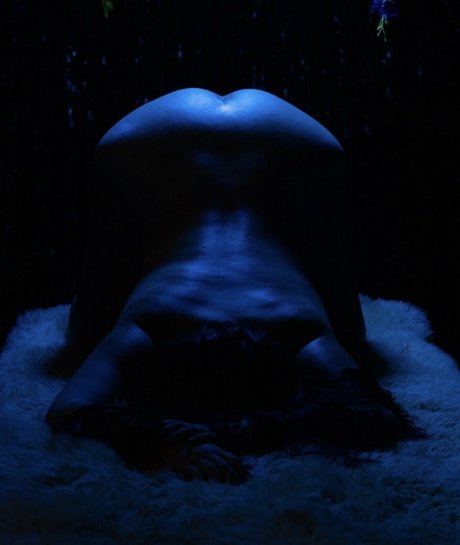 Tnbaecker model nude picture