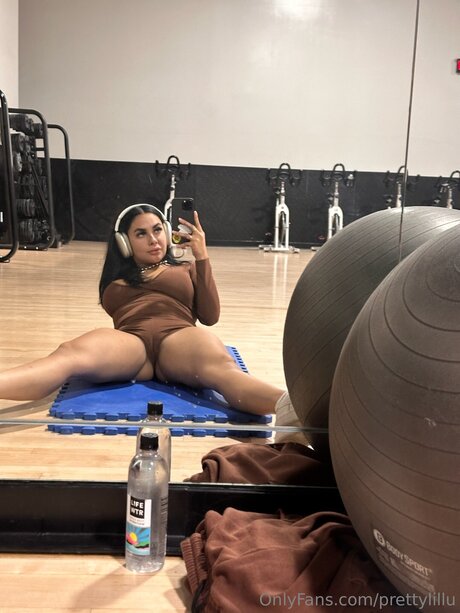 Prettylillu model nudes galleries