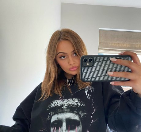 Eleanor Evans exclusive pornstar pictures