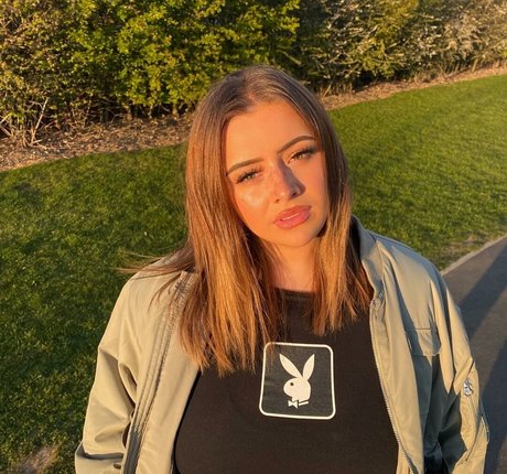 Eleanor Evans art star pictures