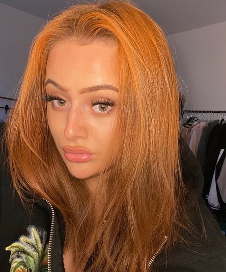 Eleanor Evans model top picture