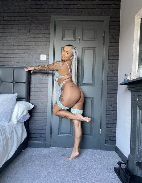 Milsx nude pornstar image