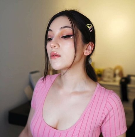 MaiLinh model sex galleries