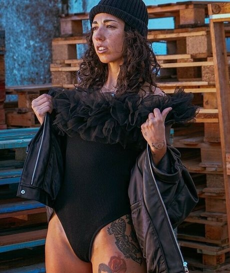 Anita Gonzalez model sexy pics