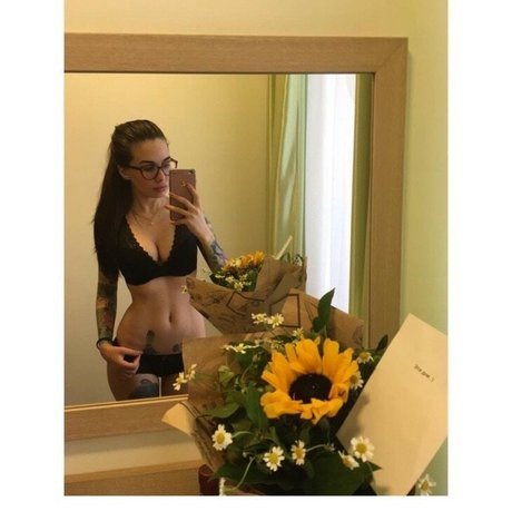 Natalia Veretennikova art actress gallery