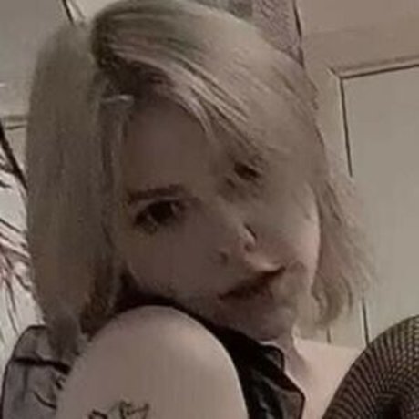 Pinkguno model exclusive photos