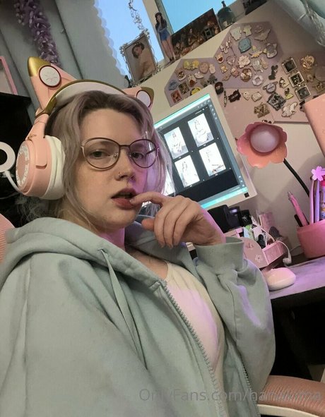 Hanakima nudes star img