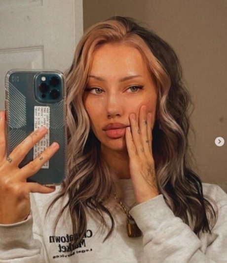 Ripraraa hot model pictures