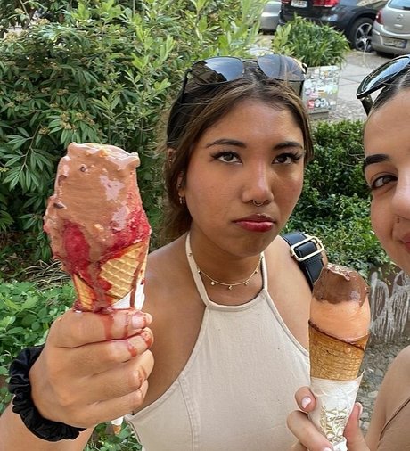 Sml Prsn hot star photo