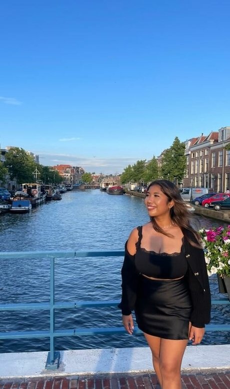 Sml Prsn sexy pornstar gallery