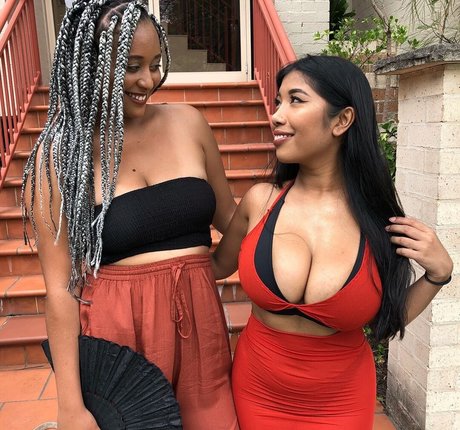 Sml Prsn sexy model pics