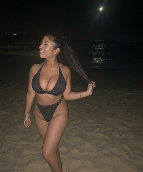 Sml Prsn nude model images