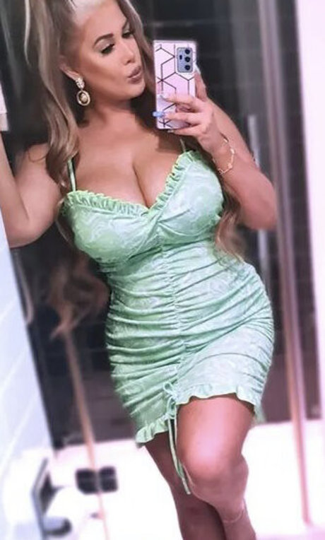 Fern Snailham model sexy image