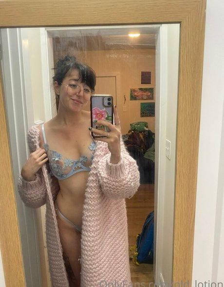 Lotion Wizard pornstar sexy photos