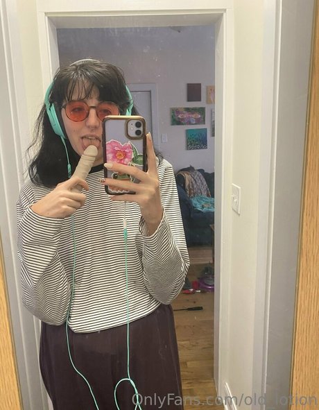 Lotion Wizard model sex photos