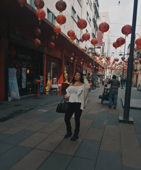 Kimberly Hdeez adult model pic