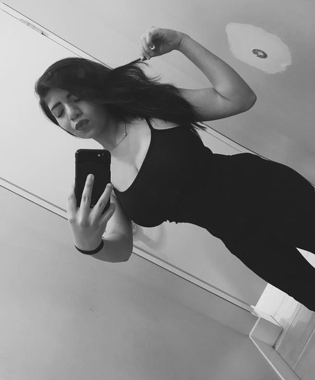 Kimberly Hdeez sexy star galleries