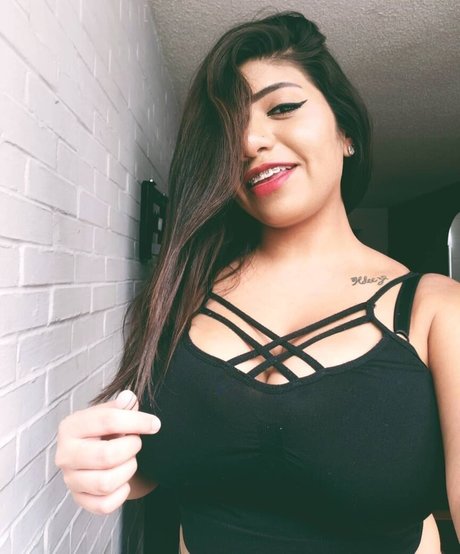 Kimberly Hdeez model exclusive images