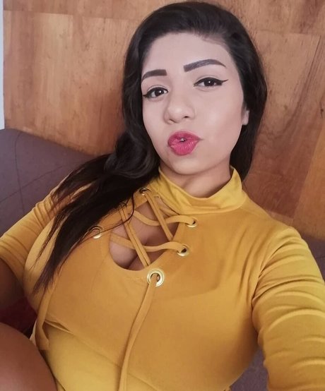 Kimberly Hdeez star hd picture