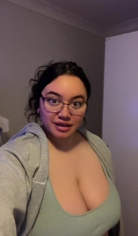 Carragh Mahuika naked actress photos