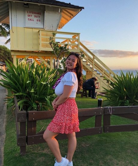 Kattjia nude star image