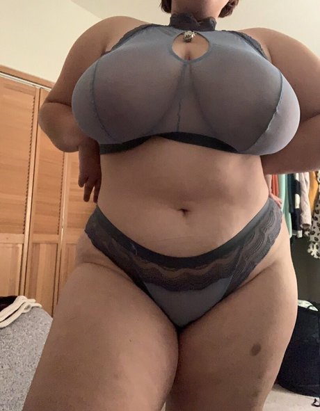 Squishy Lynxie pretty pornstar pics